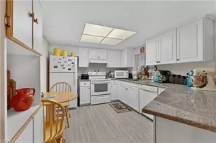 2265 Crystal Dr, Fort Myers, FL 33907 - Photo 7