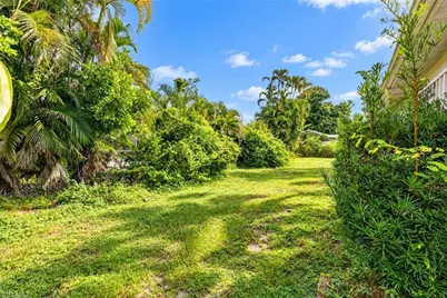 2265 Crystal Dr, Fort Myers, FL 33907 - Photo 27