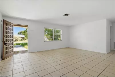 322 NE 11th Pl, Cape Coral, FL 33909 - Photo 3
