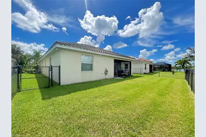 2571 Laurentina Ln, Cape Coral, FL 33909 - Photo 9