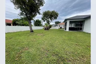 1329 NE 17th St, Cape Coral, FL 33909 - Photo 11