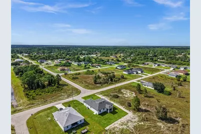 925 Manresa Ave S, Lehigh Acres, FL 33974 - Photo 35