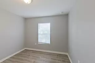 1010 Kaye St E, Lehigh Acres, FL 33974 - Photo 11