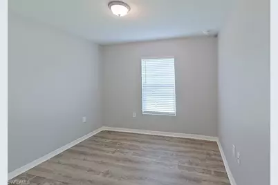 1010 Kaye St E, Lehigh Acres, FL 33974 - Photo 9