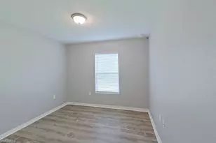 1010 Kaye St E, Lehigh Acres, FL 33974 - Photo 9