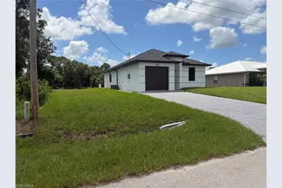 868 Carbon St E, Lehigh Acres, FL 33974 - Photo 5