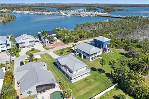 942 Prescott St, Fort Myers Beach, FL 33931 - Photo 9