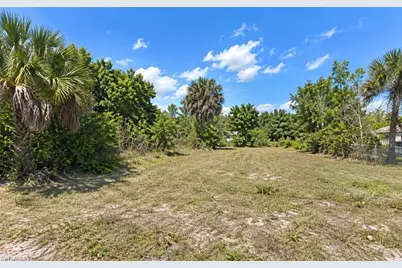 3510 N Grimsley Ct, Fort Myers, FL 33916 - Photo 5