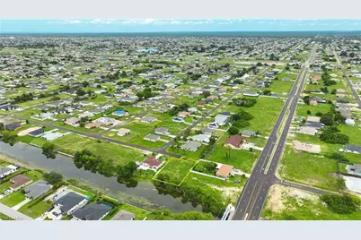 722 NE 12th St, Cape Coral, FL 33909 - Photo 3