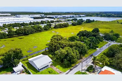 2566 Dryden Cir, Fort Myers, FL 33905 - Photo 5