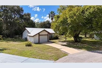 2009 Mariner Ct, Labelle, FL 33935 - Photo 3