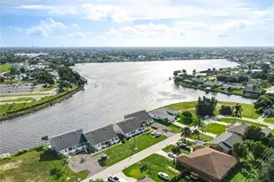 707 SW 3rd Ct, Cape Coral, FL 33991 - Photo 25