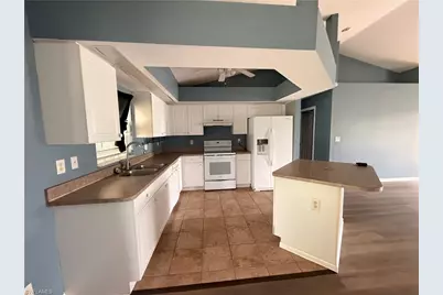 302 NW 2nd Pl, Cape Coral, FL 33993 - Photo 3