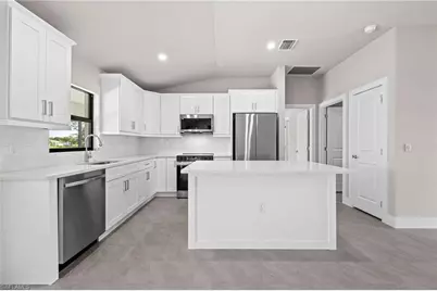 1807 NE 2nd St, Cape Coral, FL 33909 - Photo 13
