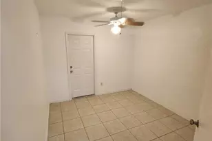 903 SE 23rd Pl, Cape Coral, FL 33990 - Photo 7