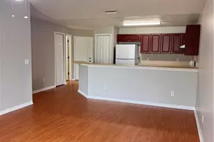 907 NE 15th Ln, Cape Coral, FL 33909 - Photo 5