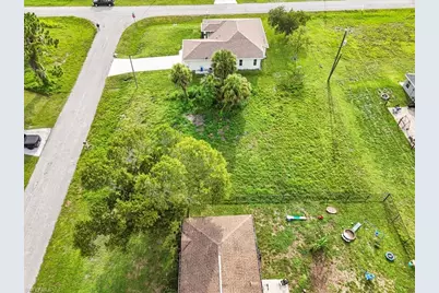 1705 NE 26th Ter, Cape Coral, FL 33909 - Photo 3