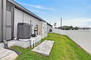 614 NW 38th Ave, Cape Coral, FL 33993 - Photo 41