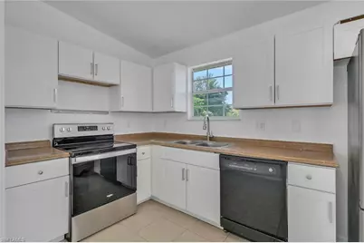 2028 NE 17th Pl, Cape Coral, FL 33909 - Photo 13