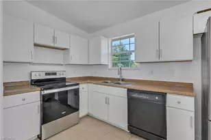 2028 NE 17th Pl, Cape Coral, FL 33909 - Photo 13