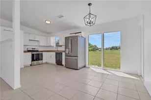 2028 NE 17th Pl, Cape Coral, FL 33909 - Photo 9