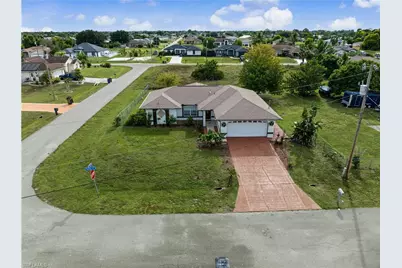 806 Felix Ave N, Lehigh Acres, FL 33971 - Photo 3