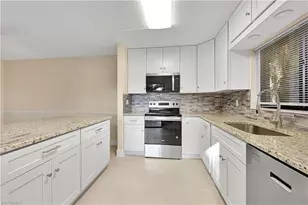 1428 Park Shore Cir, Fort Myers, FL 33901 - Photo 9