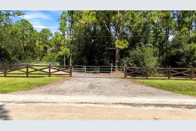783 Pine Cone Ave, Clewiston, FL 33440 - Photo 3