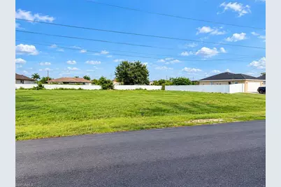 1406 NE 6th Pl, Cape Coral, FL 33909 - Photo 3