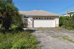 209 SE 28th Terrace, Cape Coral, FL 33904 - Photo 13