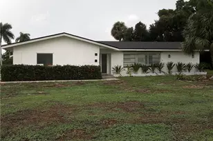 10300 McGregor Blvd, Fort Myers, FL 33919 - Photo 1