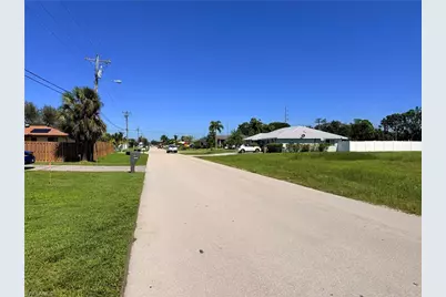 1330 SW Santa Barbara Pl, Cape Coral, FL 33991 - Photo 5