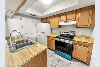 6635 Warwick Cir #4, Fort Myers, FL 33919 - Photo 7