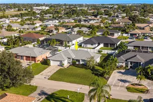 147 SE 19th Ln, Cape Coral, FL 33990 - Photo 35