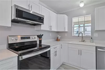 11390 Azalea Ln, Fort Myers Beach, FL 33931 - Photo 17