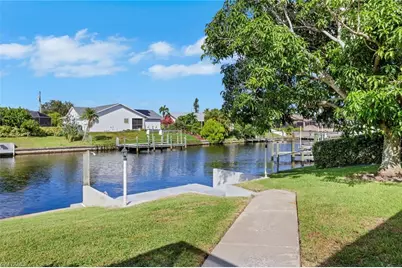 907 SE 33rd Ter, Cape Coral, FL 33904 - Photo 29