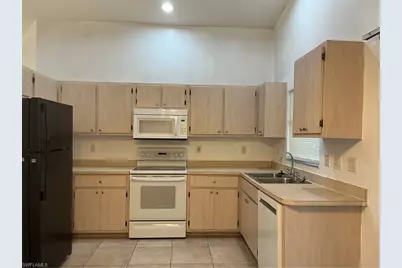 543 SE 6th Ter, Cape Coral, FL 33990 - Photo 3
