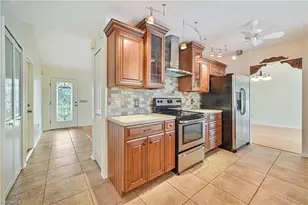 634 SE 32nd St, Cape Coral, FL 33904 - Photo 3