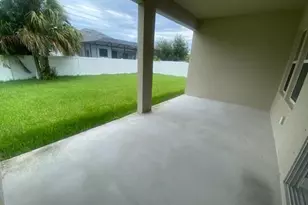 1733 SW 38th Ln, Cape Coral, FL 33914 - Photo 3