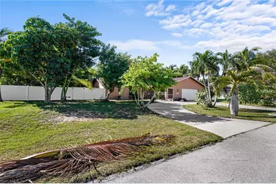 1424 SE 27th Ter, Cape Coral, FL 33904 - Photo 17