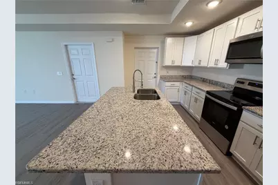 557 Oakshire Ln, Lehigh Acres, FL 33972 - Photo 5