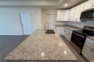 557 Oakshire Ln, Lehigh Acres, FL 33972 - Photo 5