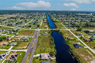 908 Vogiantzis Pkwy, Cape Coral, FL 33909 - Photo 45