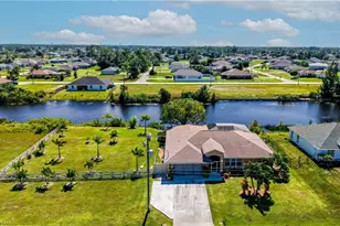 908 Vogiantzis Pkwy, Cape Coral, FL 33909 - Photo 33