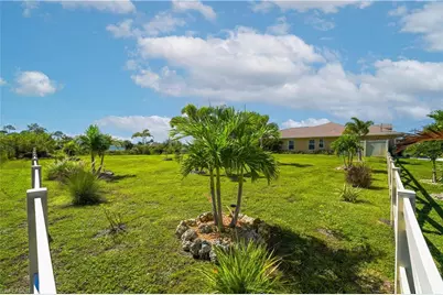908 Vogiantzis Pkwy, Cape Coral, FL 33909 - Photo 31