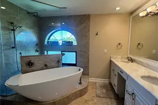 619 Beachwalk Cir, Naples, FL 34108 - Photo 11