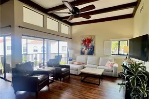 619 Beachwalk Cir, Naples, FL 34108 - Photo 3
