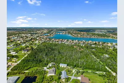 18100 Creek Dr, Fort Myers, FL 33908 - Photo 9