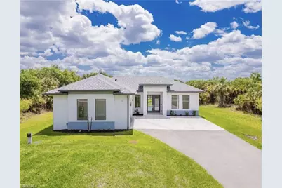 808 37th Ave NW, Naples, FL 34120 - Photo 3