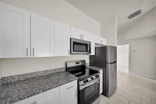 523 SE 8th St, Cape Coral, FL 33990 - Photo 5